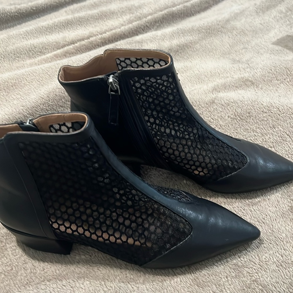 Linea Paulo stylish black booties.